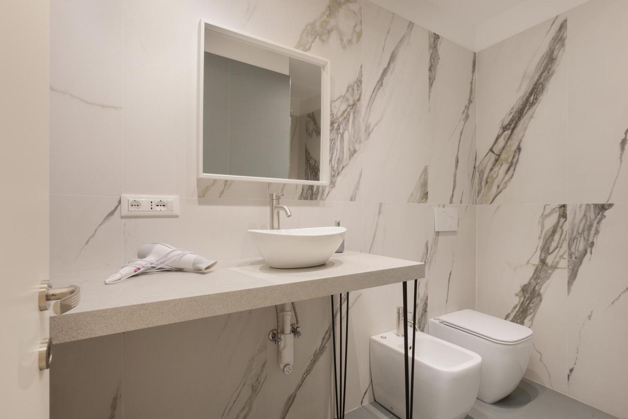Snapstay Luxury Apartments In Centro A Триест Экстерьер фото